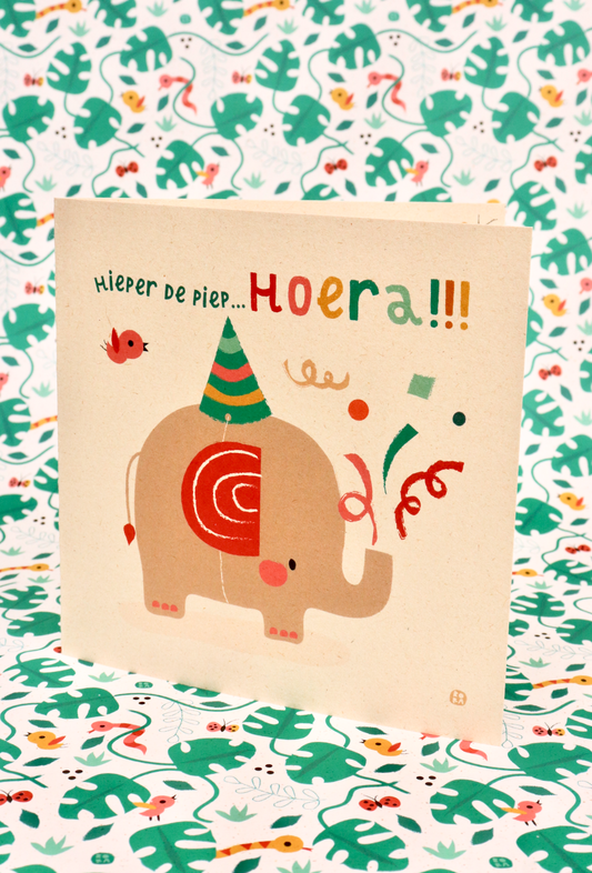 Olifant - Hoera- gevouwen wenskaart met envelop